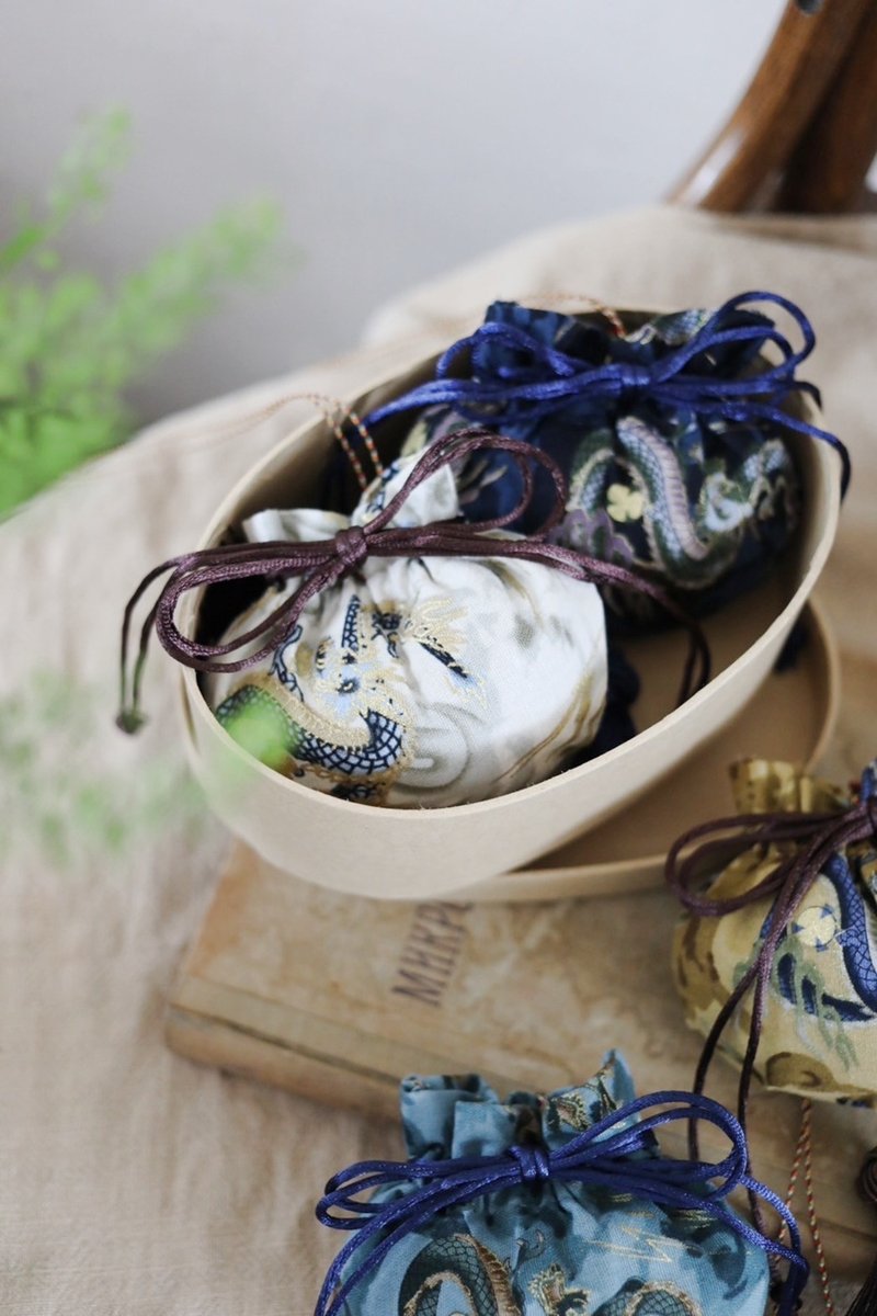 龙纹刺绣香包双入礼盒 4色 10种色系组合 - 摆饰 - 棉．麻 多色