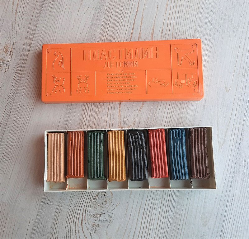 Soviet kids modeling clay 8 colors - vintage plasticine made in USSR - 玩具/玩偶 - 粘土 多色
