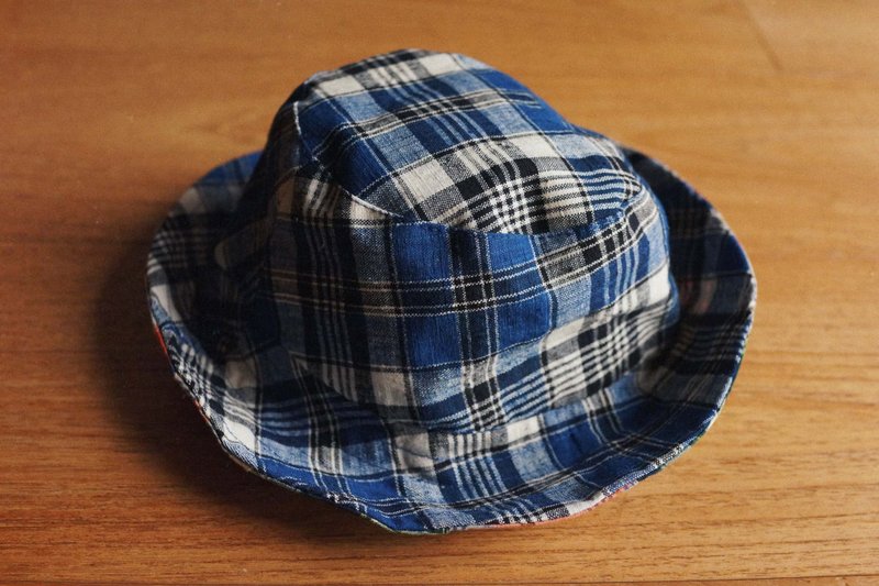 雙面佩戴 中性夏季防曬雙面漁夫帽 藍格手織布土布老布 彩格拼布 - 帽子 - 棉．麻 蓝色