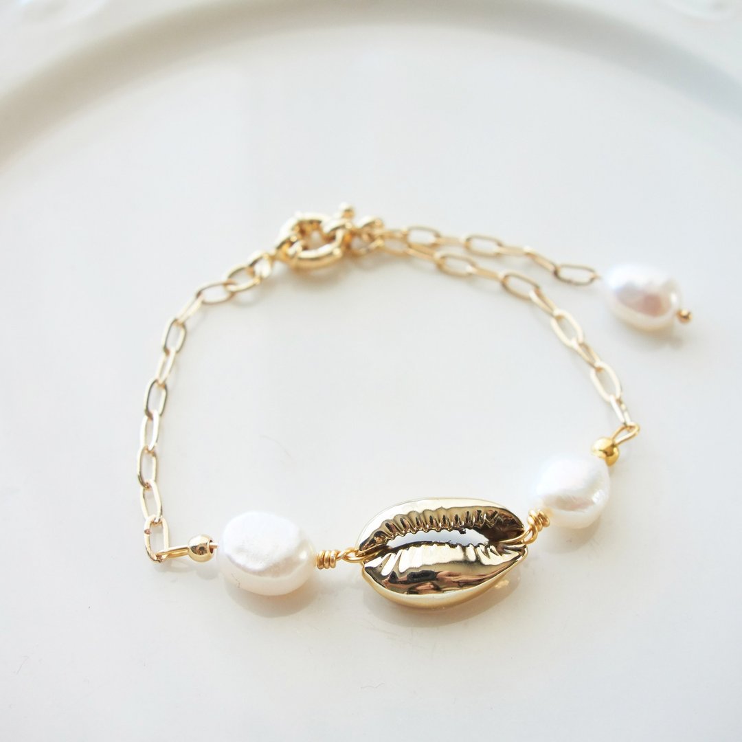 Chain bracelets golden shell with freshwater pearl - 手鐲 - 手链/手环 - 贝壳 金色