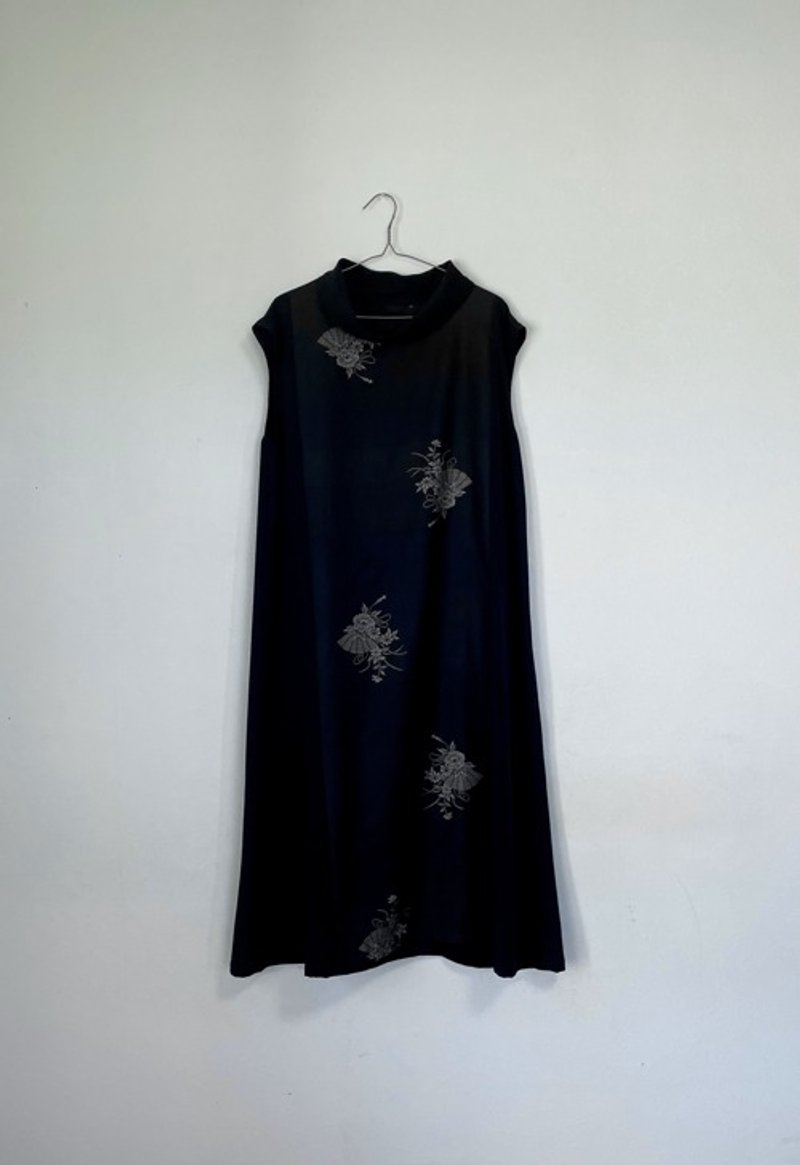 Pinkoi 代购 - *古董和服*粘土大岛䌷制成的法式袖连身裙，扇子上有花痴图案（宽松尺寸，9丸） - 洋装/连衣裙 - 棉．麻 