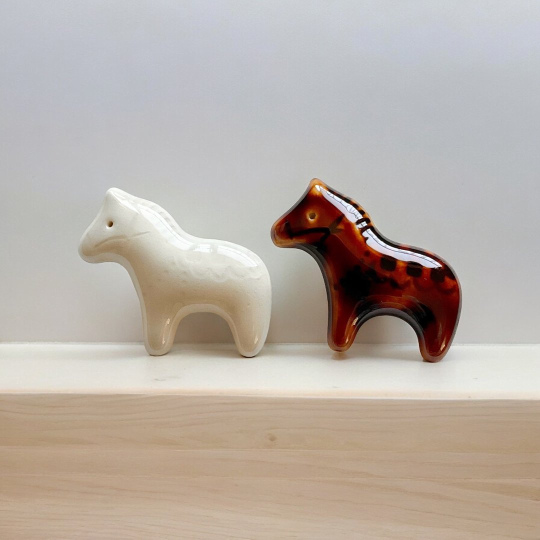 陶瓷胸针 Dala Horse - 胸针 - 陶 白色
