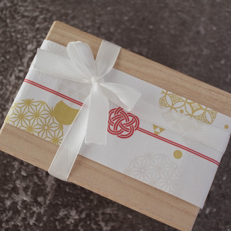 桐箱包装（伊予和纸熨斗纸・附赠白色缎带）圣诞节 成人式 生日 赠礼 - 其他 - 木头 卡其色