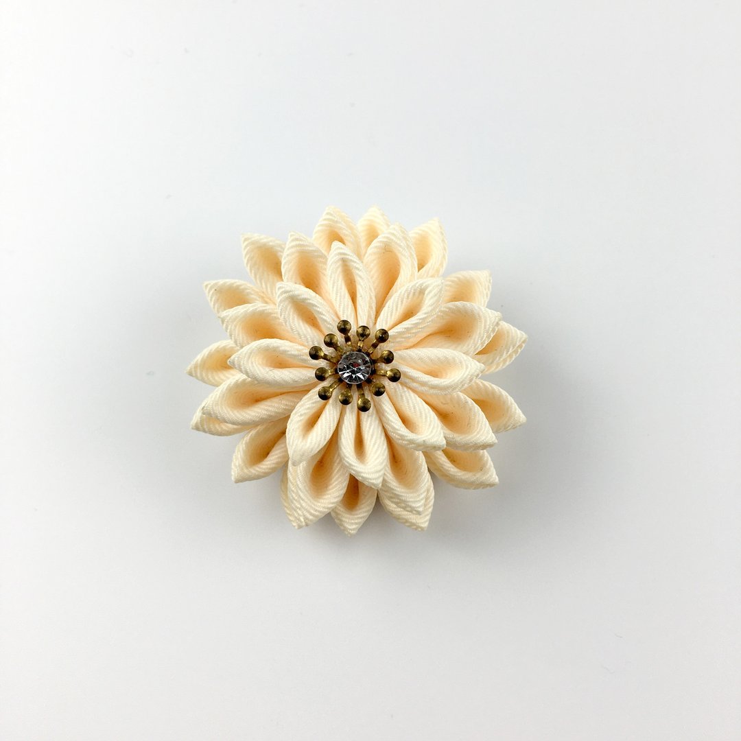 Kaika Ato / 八重菊-淡藕粉 / 日式和风布花 / つまみ细工 花簪 - 发饰 - 其他材质 黄色