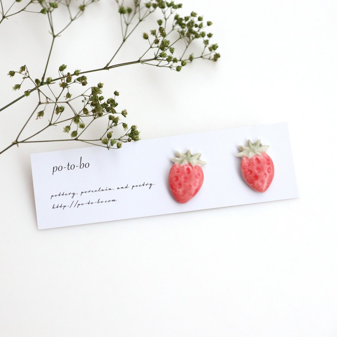 Strawberry earrings - 耳环/耳夹 - 瓷 红色