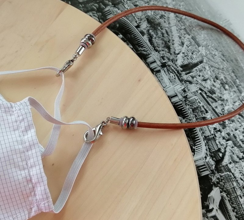 口罩挂绳 || CLASSIC SMOOTH, Mask strap, 棕色 color - 挂绳/吊绳 - 真皮 金色