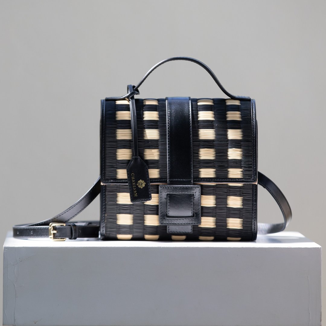 Chaksarn Candy Bag in Natural Brown from Woven Sedge - 手提包/手提袋 - 真皮 黑色