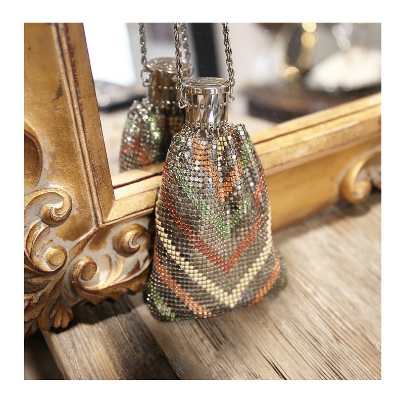 老件。早期金属链条随身收纳包.口红唇膏化妆包。零钱包.古董手拿包 - 化妆包/杂物包 - 其他金属 