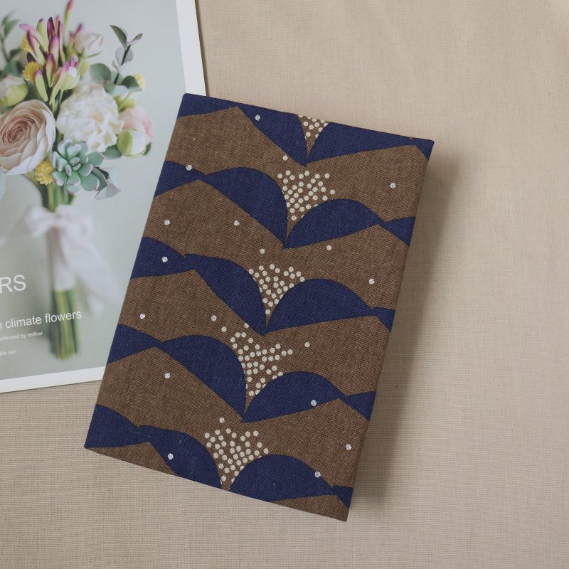 【线条花花】 书衣 可调式布书衣 手工布书衣 - 书衣/书套 - 棉．麻 