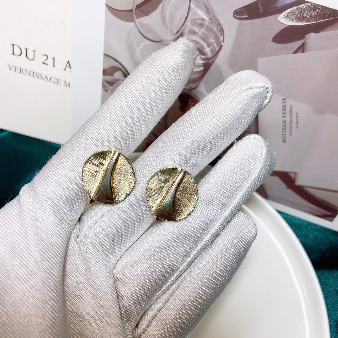 【西洋古董饰品】质感圆线条设计光泽掐丝沙金工艺 耳环 耳夹 - 耳环/耳夹 - 贵金属 金色