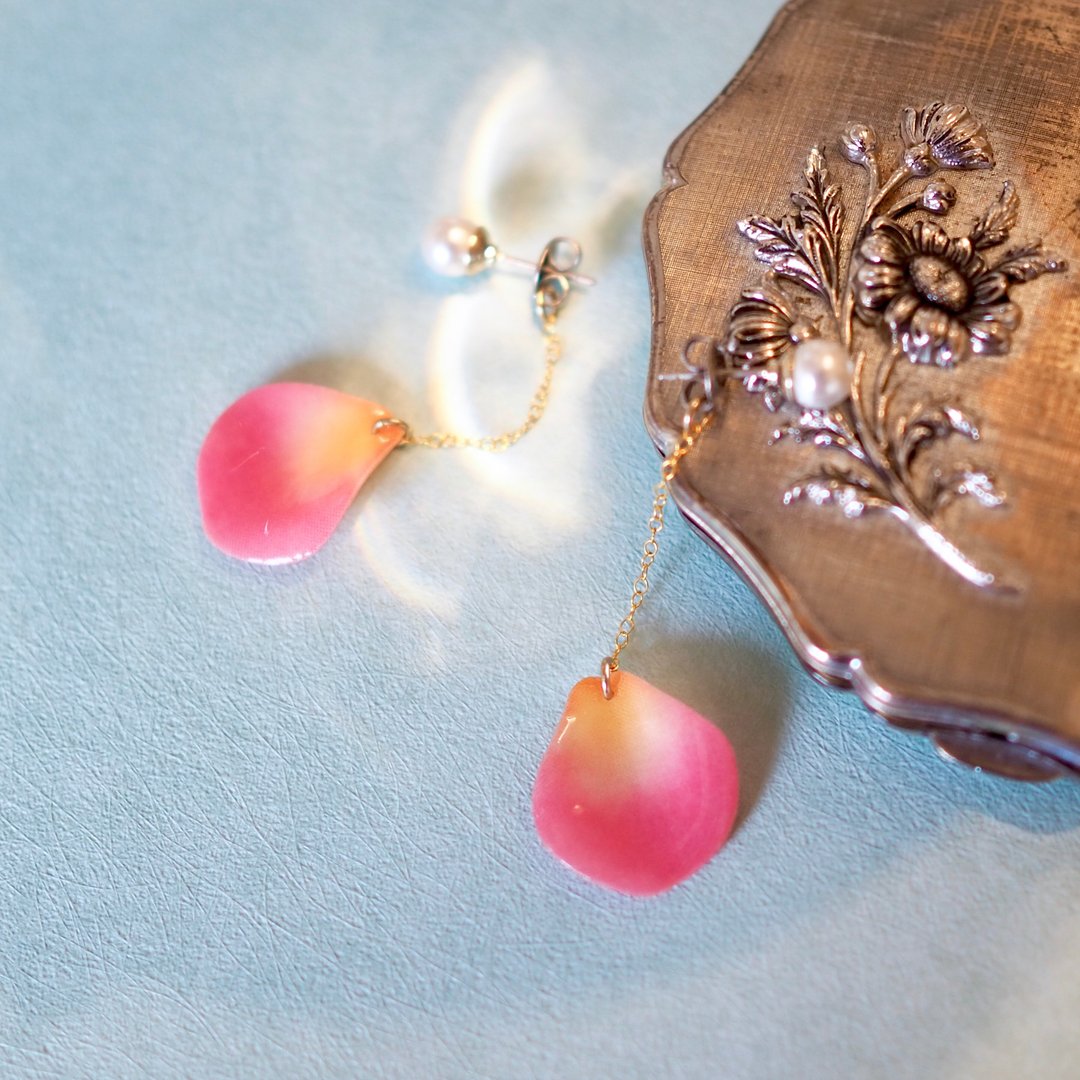 Pink rose petal earrings / Clip-On - 耳环/耳夹 - 棉．麻 粉红色