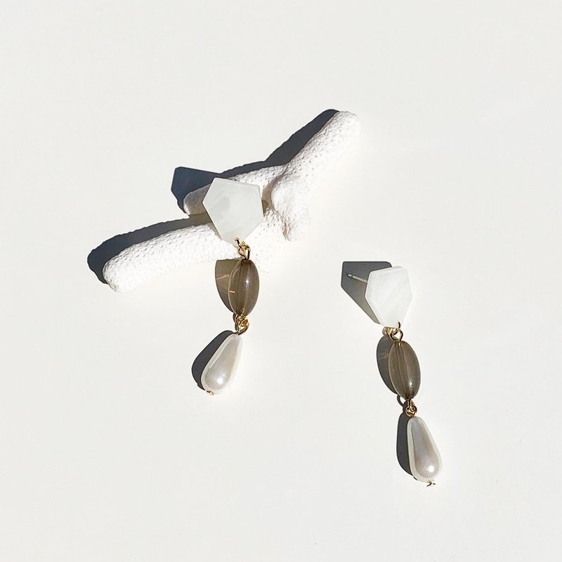 复古垂坠墨绿珍珠耳环 Romantic princess earrings - 耳环/耳夹 - 压克力 绿色