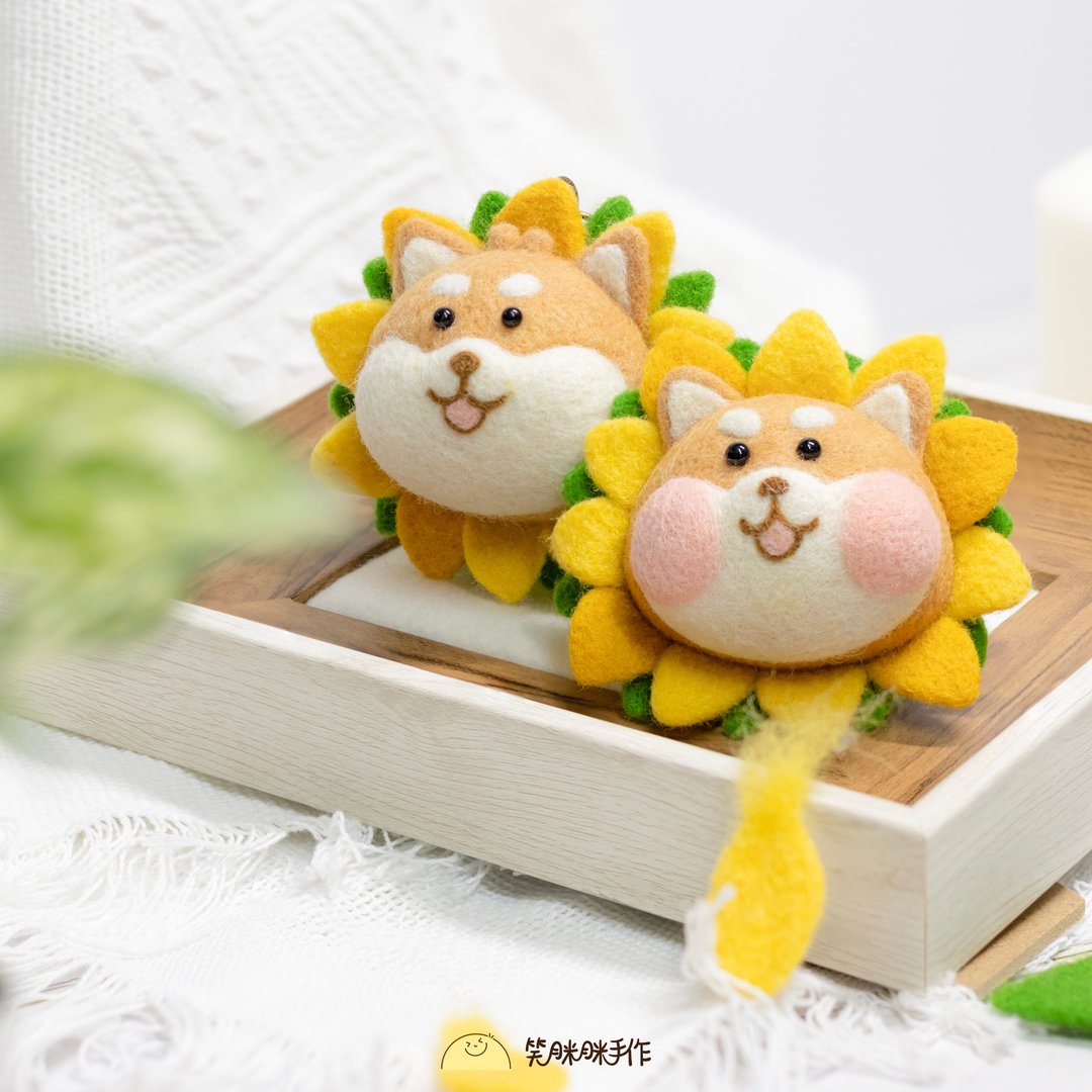 向日葵柴犬 柴犬 向日葵 羊毛毡 情侣 钥匙圈 吊饰 - 钥匙链/钥匙包 - 羊毛 多色