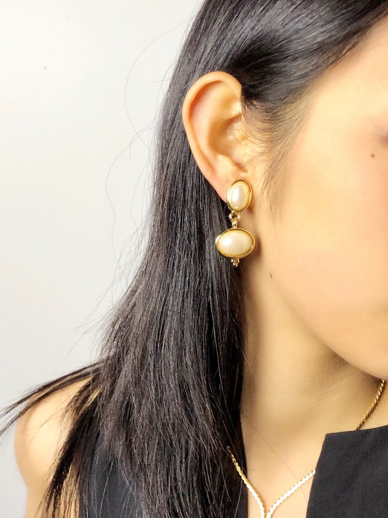 Vintage Pearls Gold Dangle Earrings - 耳环/耳夹 - 其他金属 白色