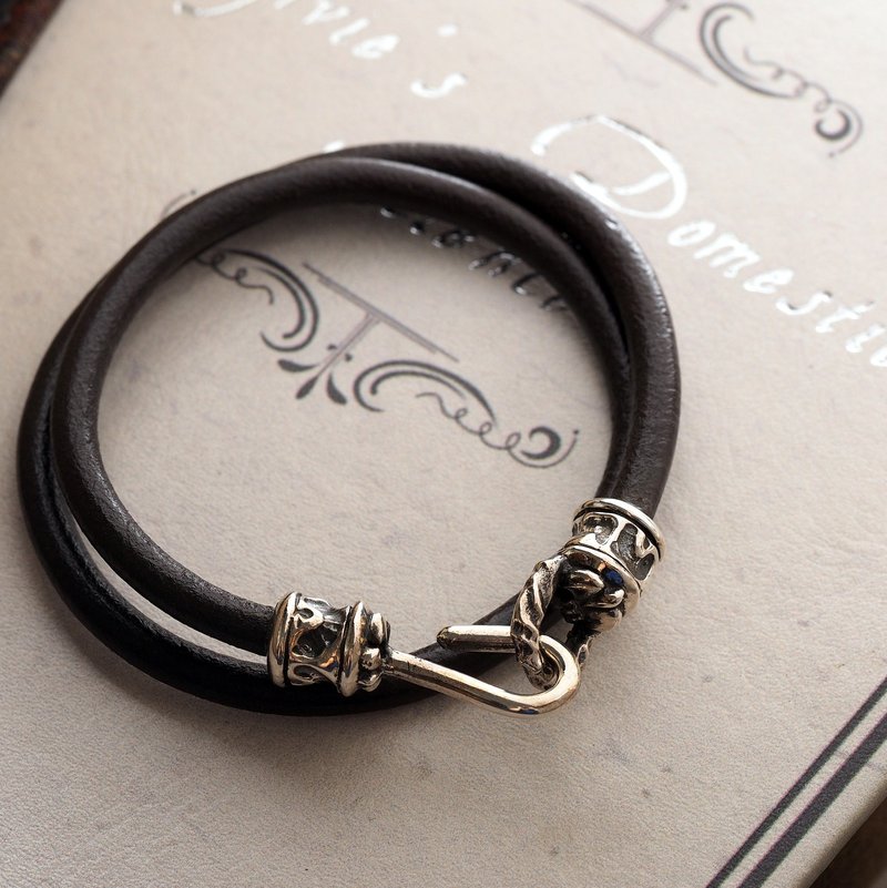 925纯银饰 手感野性个性嬉皮风格 雕花银钩牛皮绳手环 重机印地安 - 手链/手环 - 纯银 银色