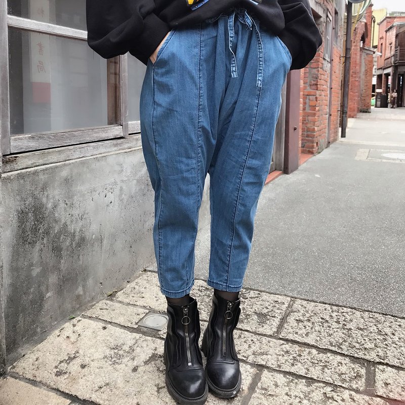 腰头绑带飞鼠牛仔裤-天空浅蓝 - 女装长裤 - 棉．麻 蓝色