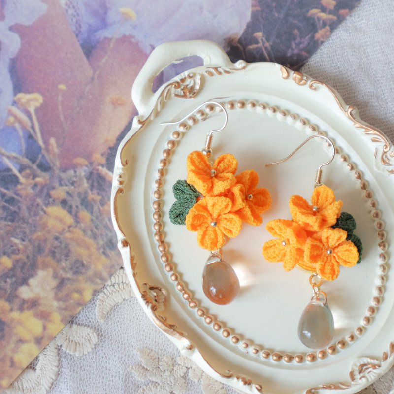 细工布花耳环 — 金木犀・雅 - 耳环/耳夹 - 其他人造纤维 橘色