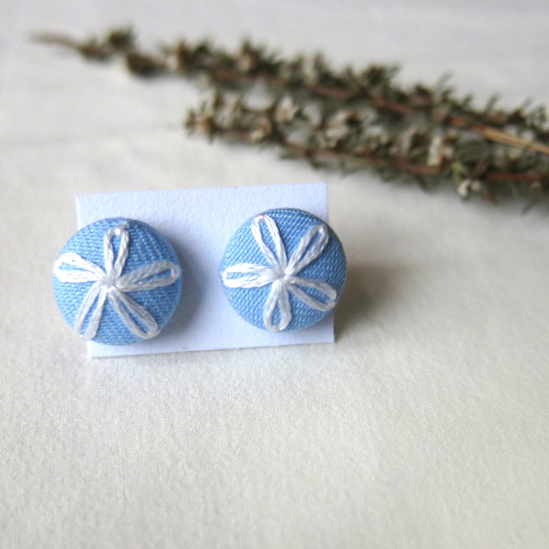 布制刺绣耳环 花花款 - 耳环/耳夹 - 绣线 蓝色