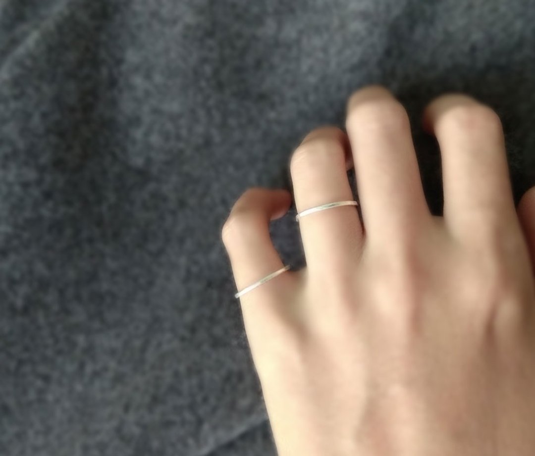 手工锻敲 纯银 线戒，细戒指，1.2mm - 戒指 - 纯银 银色