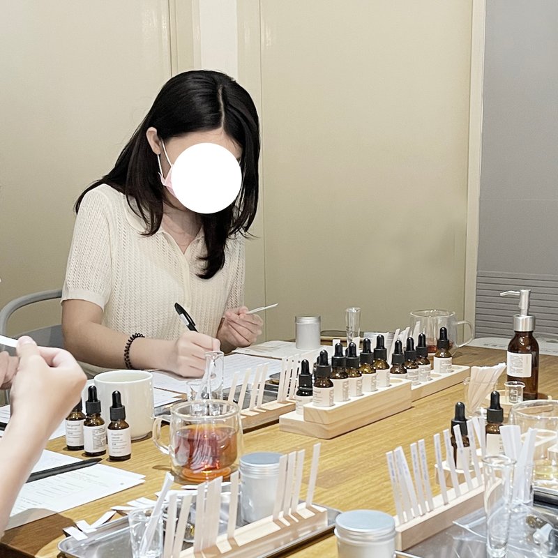 调香入门 香水滚珠瓶 3小时 纾压体验 两人优惠价 - 蜡烛/香氛 - 玻璃 