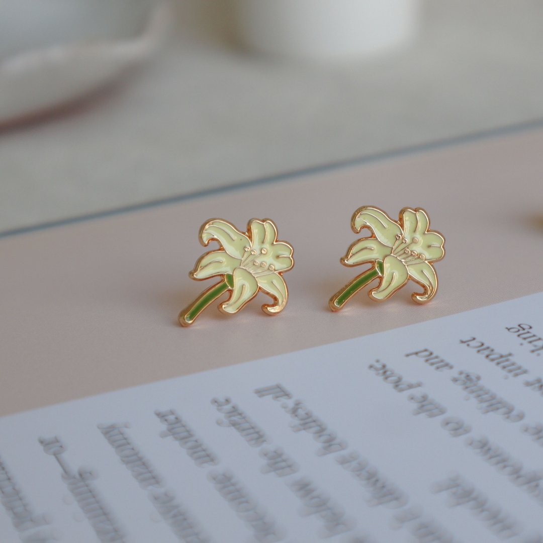 百合花 Lily 无私盛开  夹式耳环  生日礼物 纸盒包装 花耳环 - 耳环/耳夹 - 珐琅 白色