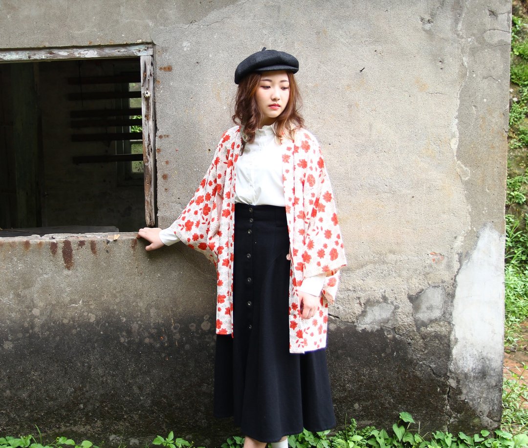 Back to Green::  日本带回正古着羽织 绽放胭脂鲜红花朵  vintage kimono - 女装休闲/机能外套 - 棉 红色