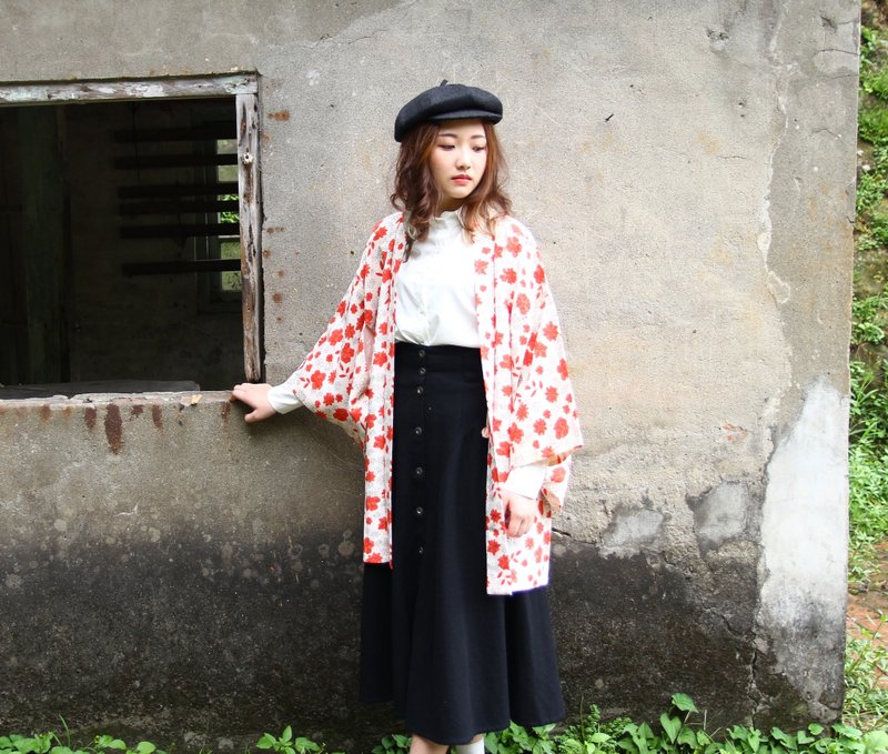 Back to Green::  日本带回正古着羽织 绽放胭脂鲜红花朵  vintage kimono - 女装休闲/机能外套 - 棉．麻 红色