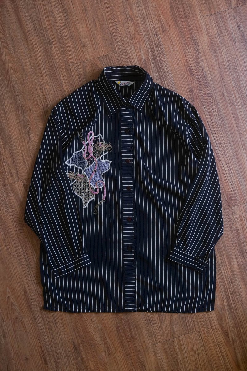 纯情百货行 Vintage 古着衬衫  LS051 黑底白纹礼车衬衫 - 女装衬衫 - 聚酯纤维 黑色