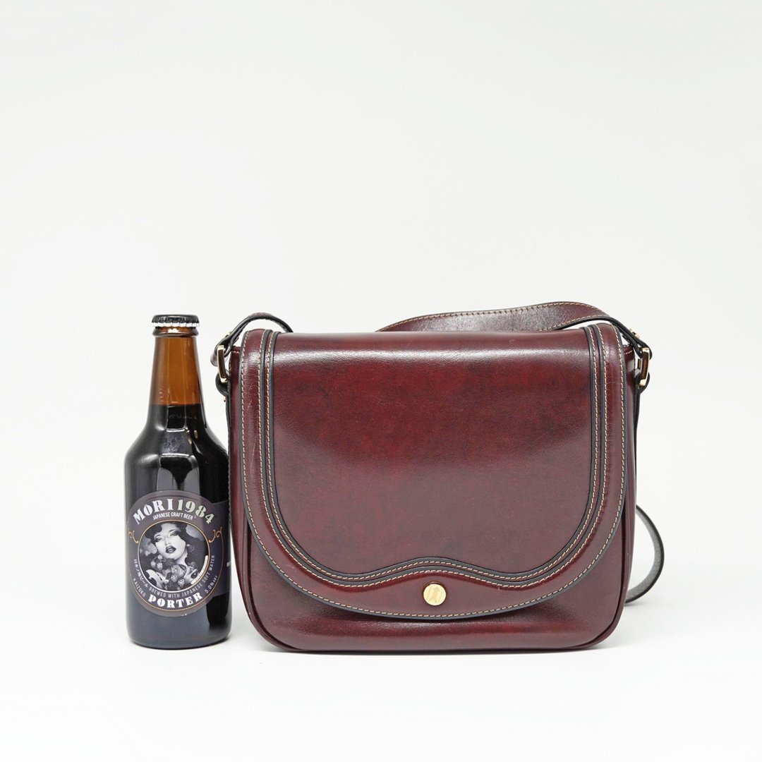 (附尘袋)Gold Pfeil Burgundy Flap Crossbody Bag - 侧背包/斜挎包 - 真皮 红色