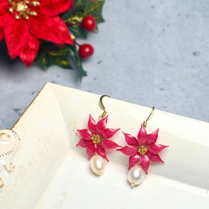 【圣夜之红】红星花与淡水珍珠耳针/耳夹 冬季献礼 圣诞节 过敏友善 - 耳环/耳夹 - 树脂 红色