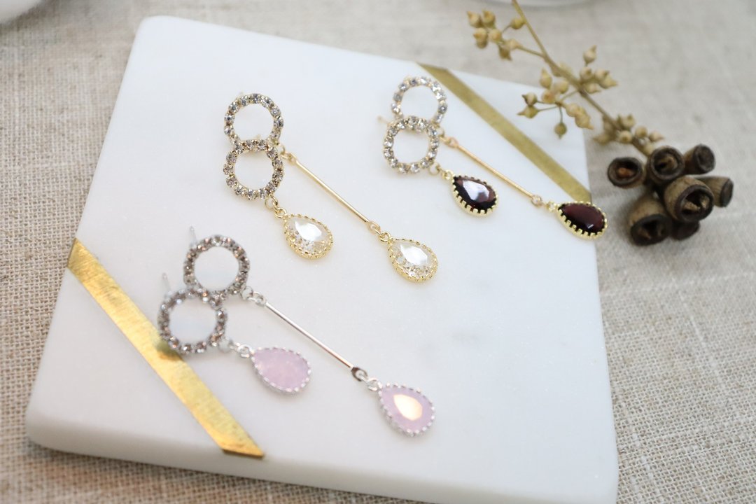 Mismatched Teardrop Crystals Drop Cubic Zirconia Post Earrings - 耳环/耳夹 - 水晶 
