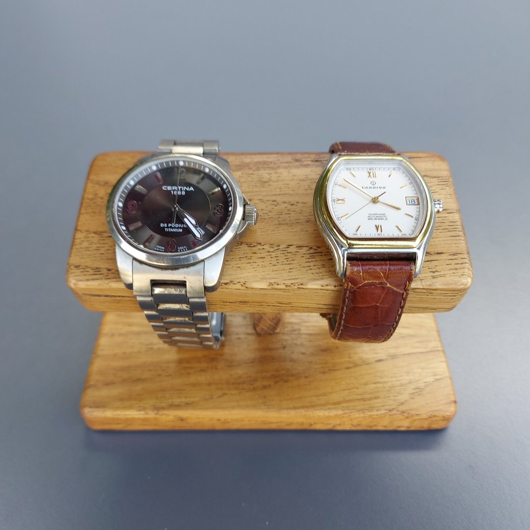Wood watch display/holder/stand for men and women. Present for a husband, dad - 男表/中性表 - 木头 咖啡色