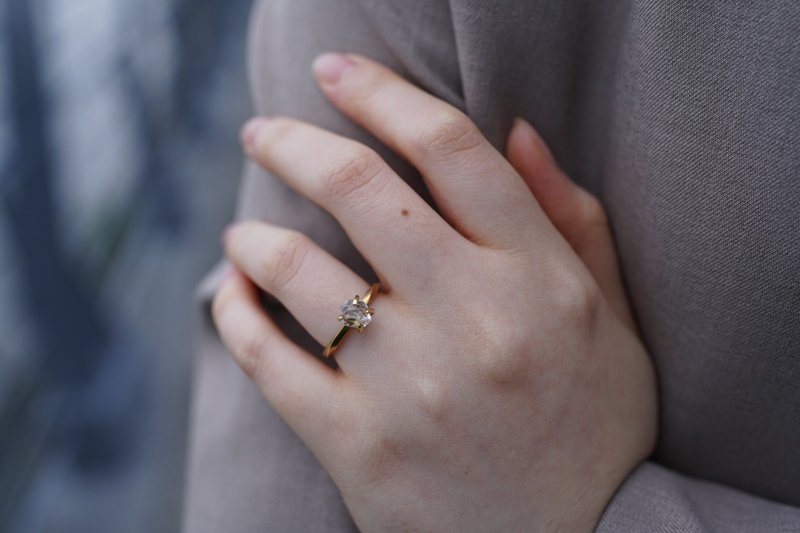 【热卖商品】赫基蒙水晶。黄铜戒指。旋转造型 - 戒指 - 铜/黄铜 金色