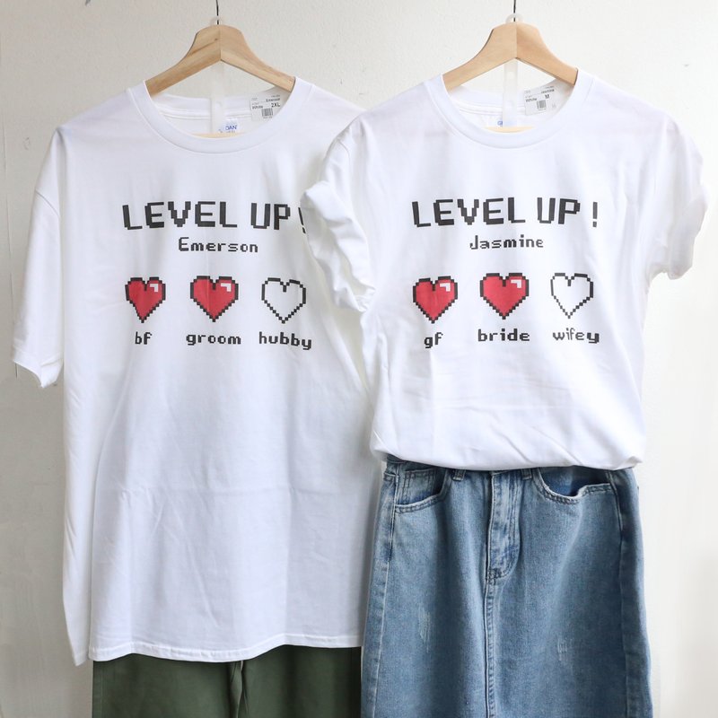 定制化 情侣装/周年纪念礼物 短袖T恤女  Level Up  一套两件 - 女装 T 恤 - 棉．麻 多色