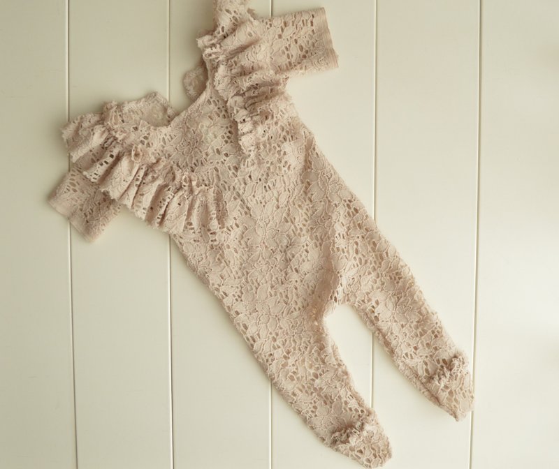 Newborn girl taupe ruffled lace photo prop footed romper . Gray newborn jumpsuit - 其他 - 其他材质 灰色