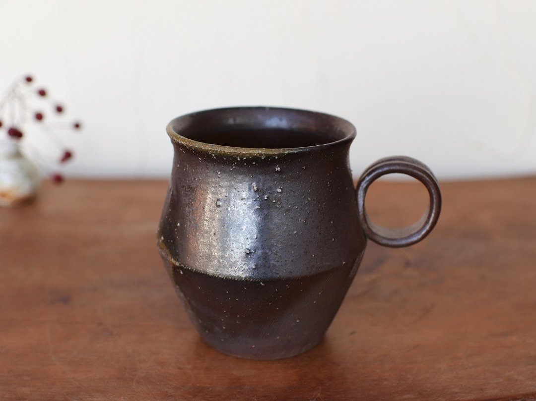 Bizen ware coffee cup (wildflower) c9-015 - 咖啡杯/马克杯 - 陶 咖啡色