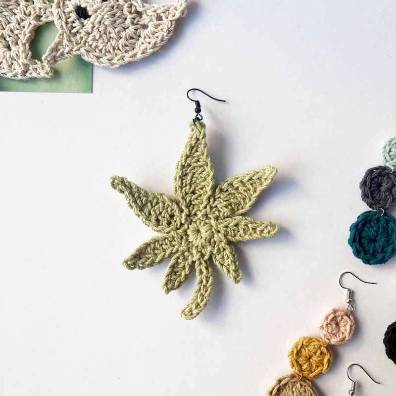 遇到大麻烦了叶 编织耳环 Crochet Statement Earring 单只/一对 - 耳环/耳夹 - 棉．麻 绿色