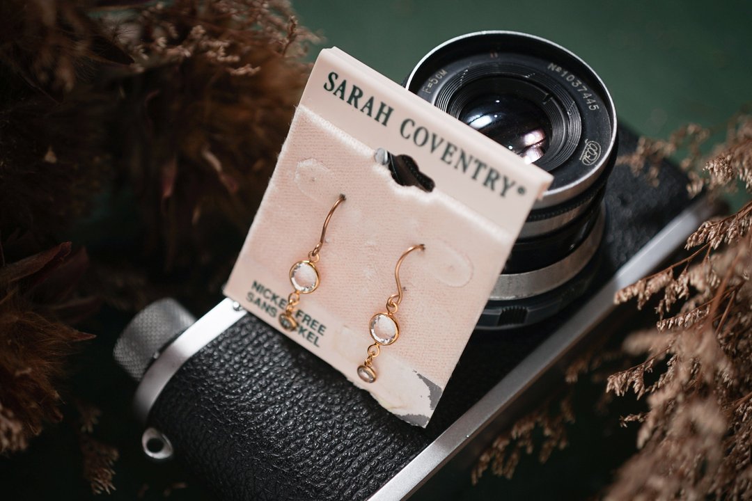 【古董饰品/西洋老件】美国Sarah Coventry莱茵石垂坠古董耳环 - 耳环/耳夹 - 其他金属 透明