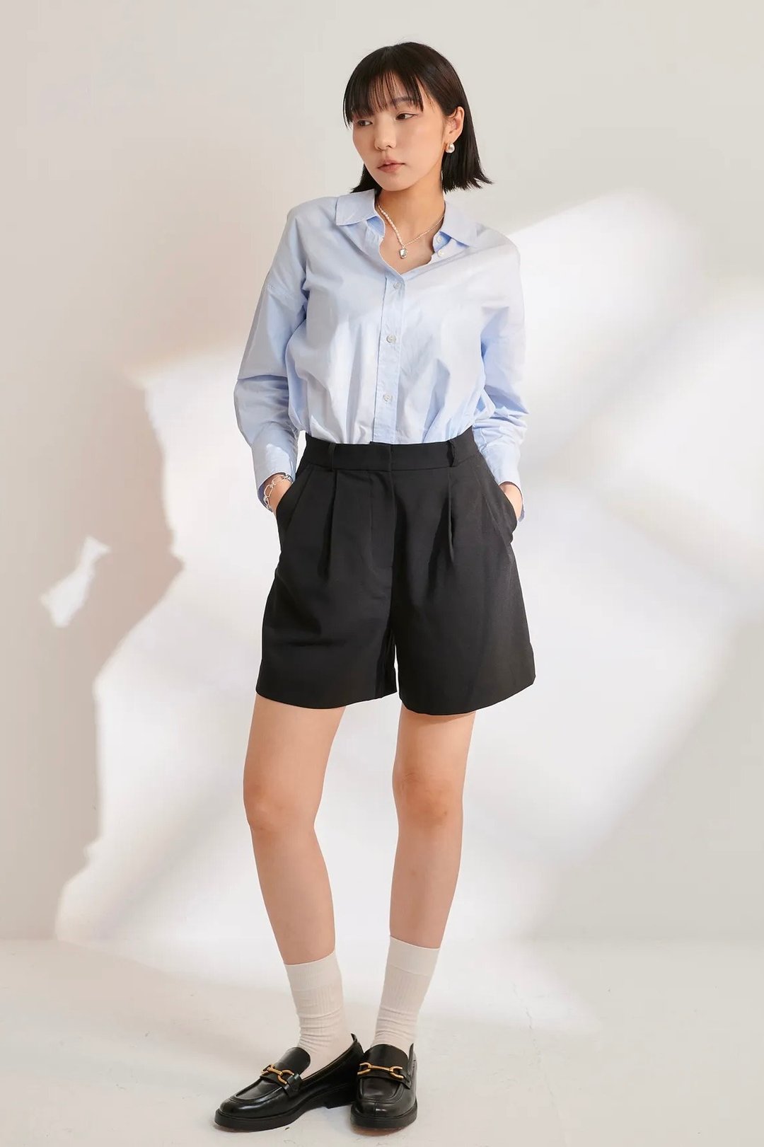 Pleated Bermuda Shorts - Black |  百慕达西装短裤 - 黑 - 女装短裤 - 聚酯纤维 黑色