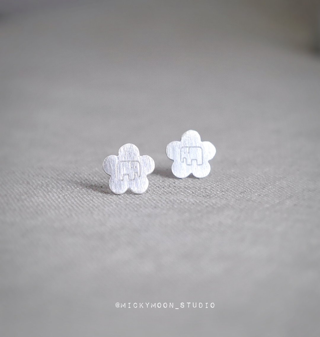 Flower with elephant Silver Earrings,925 Sterling Silver - 耳环/耳夹 - 纯银 银色