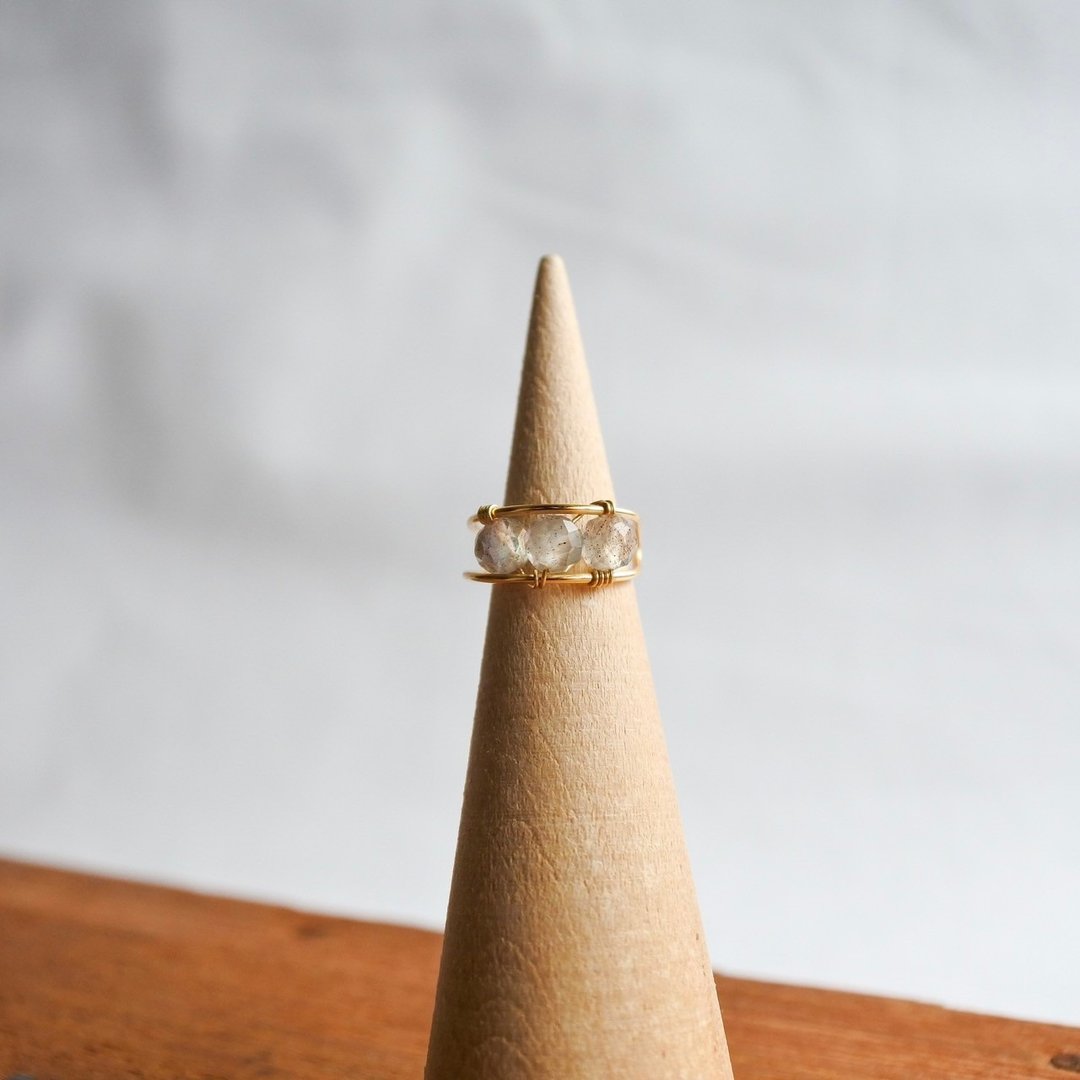 Labradorite Ear Cuff – Gold – Natural Stone - 戒指 - 其他金属 灰色