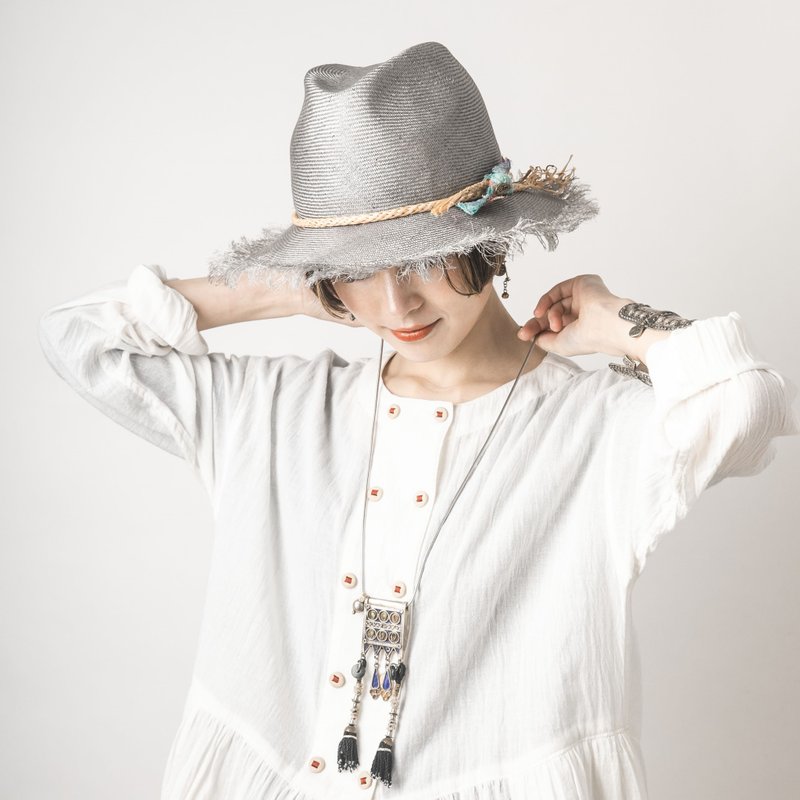 肯馬草禮帽Resort&City Gray 酒椰草繩 印度的傳統面料RalliQuilt - 帽子 - 棉．麻 银色