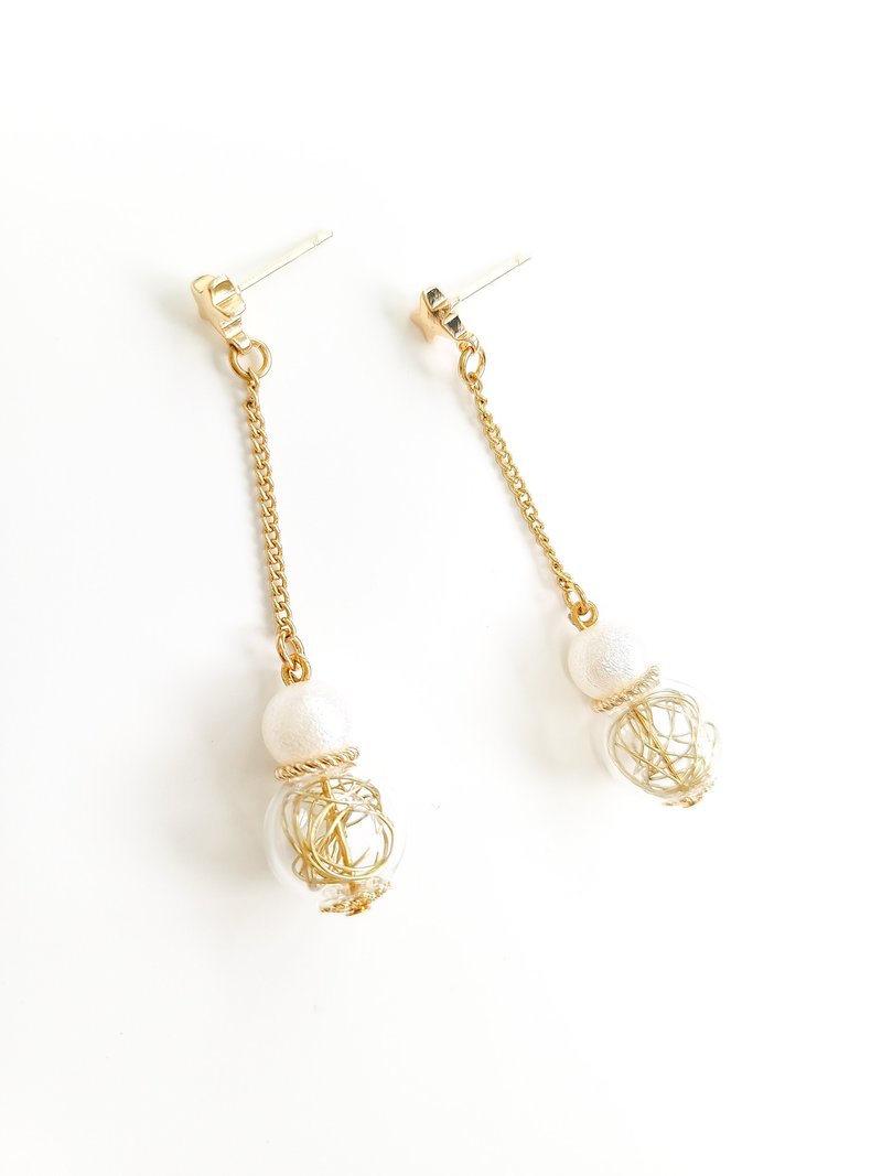 。HUKUROU。2022小雪人耳环 /14K (可改夹式) - 耳环/耳夹 - 玻璃 