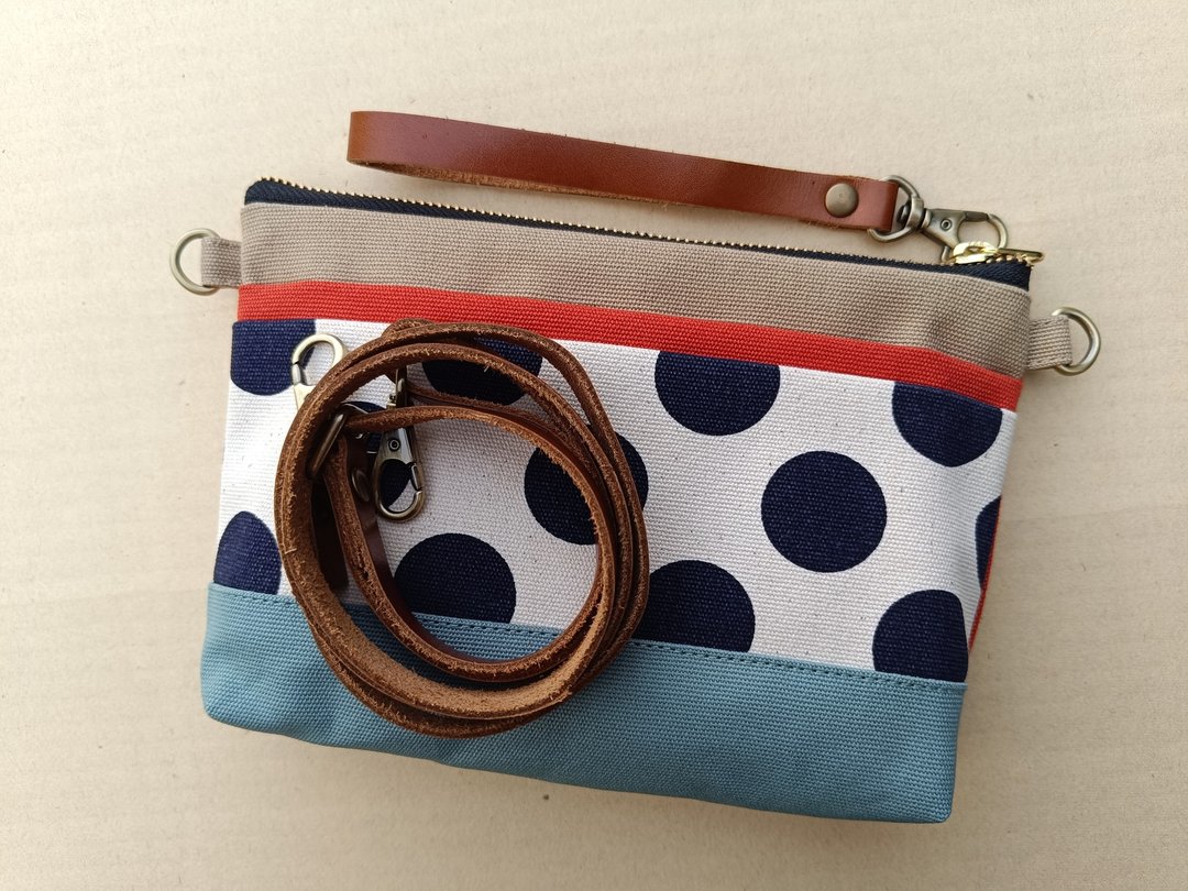手拿包 Lovely Canvas Pouch and Crossbody, Polka Dot Design 化妆包 /收纳袋 - 皮夹/钱包 - 棉 红色