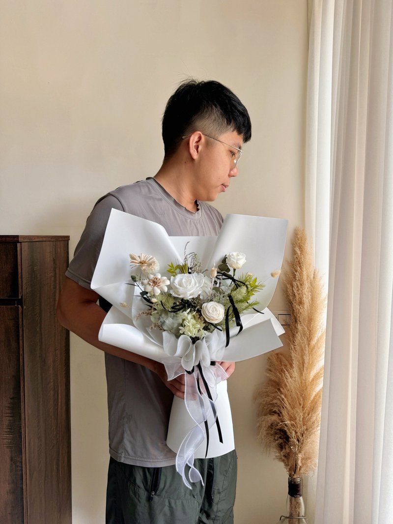 日日好 白绿色系 永生花束 情人节花束 - 干燥花/捧花 - 植物．花 白色