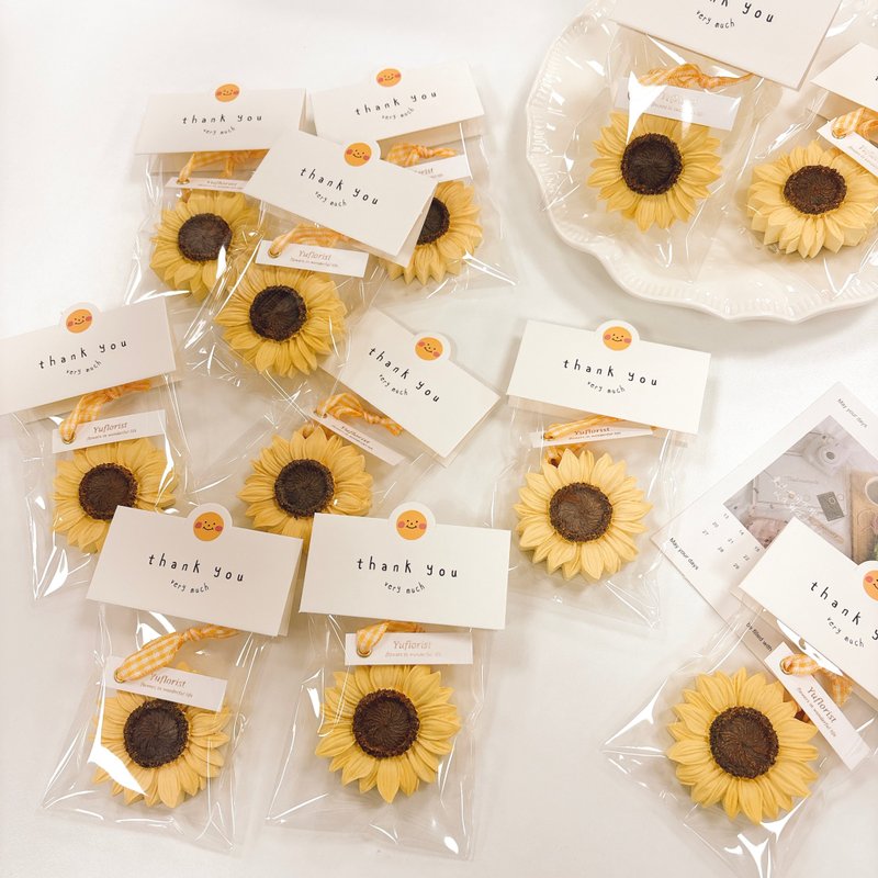 【婚礼小物】向日葵扩香石香氛吊饰-生日 企业礼 情人节 定制 - 香薰/精油/线香 - 其他材质 多色