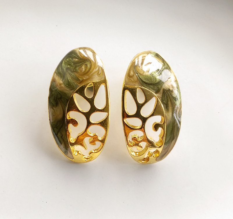 【西洋年代饰品 】金属镀金 拉丝纹 篓空  针式耳环 - 耳环/耳夹 - 其他材质 白色