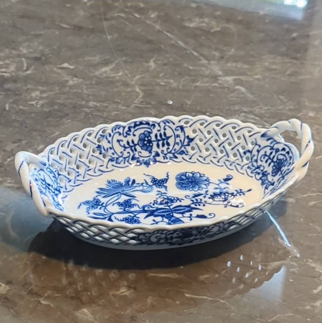 欧洲捷克餐具 7 折起!! 精雕面包篮 -19CM / 结婚礼物 / 入厝新家礼 - 盘子/餐盘/盘架 - 瓷 白色