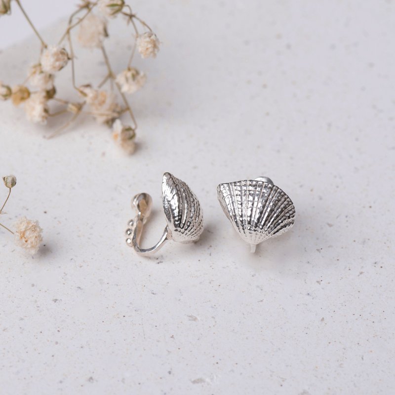 。In The Ocean。NO.06-2 扇形贝壳 无痛耳夹/925纯银 - 耳环/耳夹 - 纯银 银色