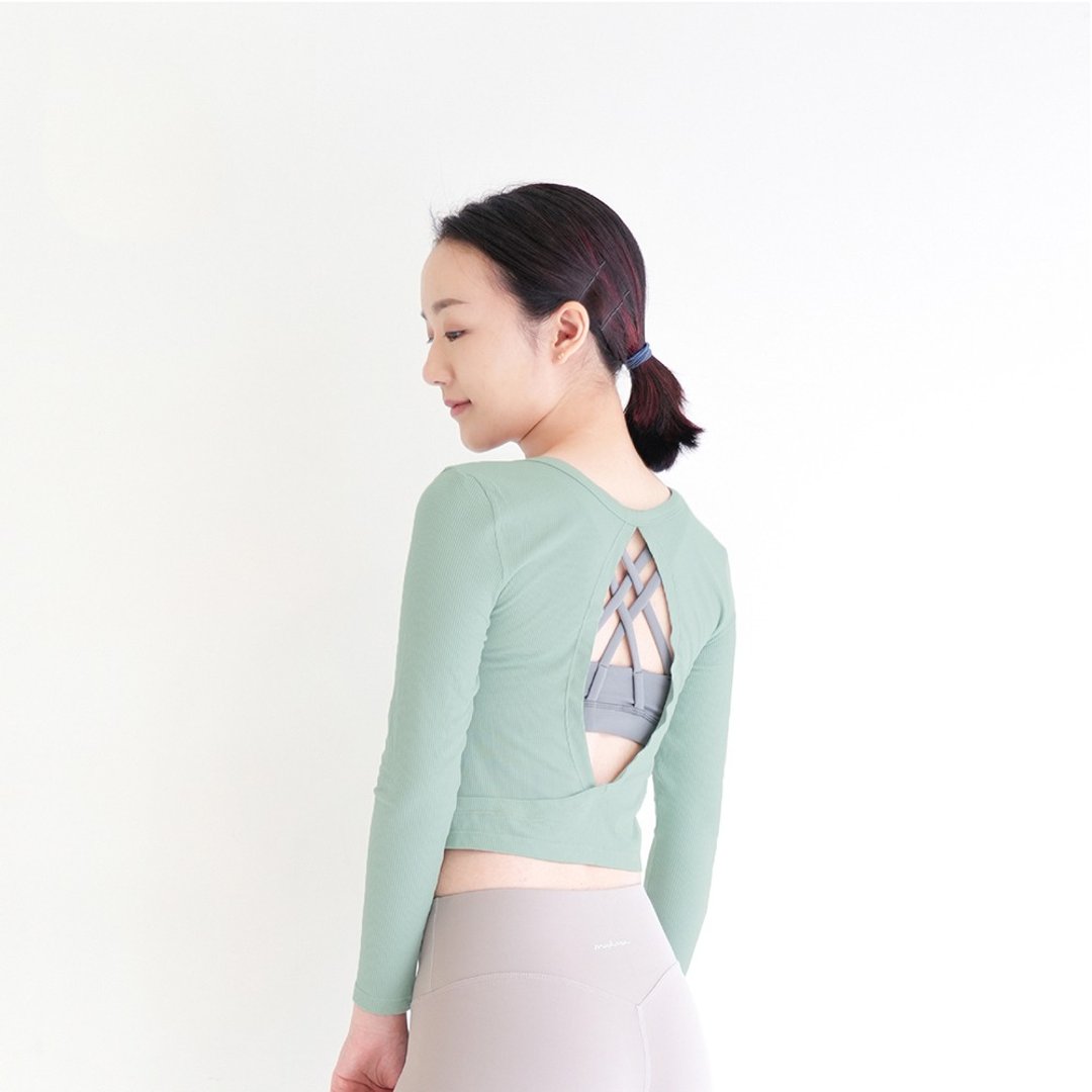【Mukasa】DURABLE 挖洞露背长袖坑条罩衫 - 草原绿 - MUK-23044 - 女装运动衣 - 其他材质 绿色